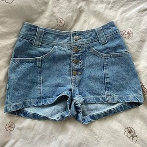The perfect button up denim shorts!